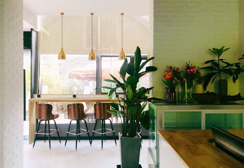 From the Canal Yard 독특한 외관