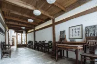 SEVEN ZERO INN - Inns