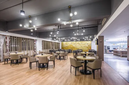 Superior Hotel (Pingdu Renmin Road, Shangjie Food Street)