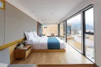 Shanzeju Holiday Hotel (Linzhi Airport)