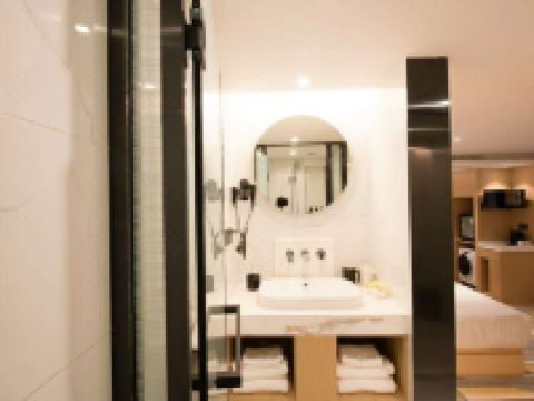 怡祥阁商旅公寓(洛阳泉舜186店) - 精选高级零压湖景大床房