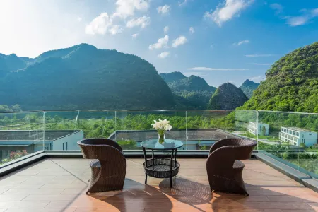 Libo Landscape Resort Hotel Отели рядом с достопримечательностью «Wolong Pond»