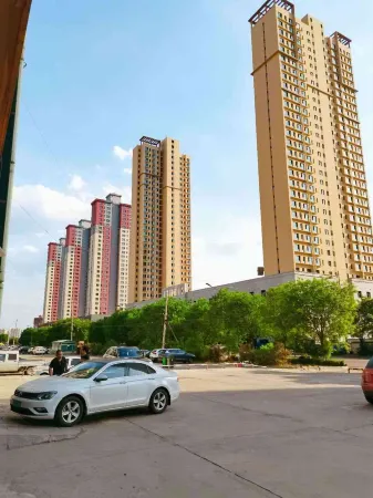 Xinhua Hotel (Lvliang Railway Station Lvliang College)