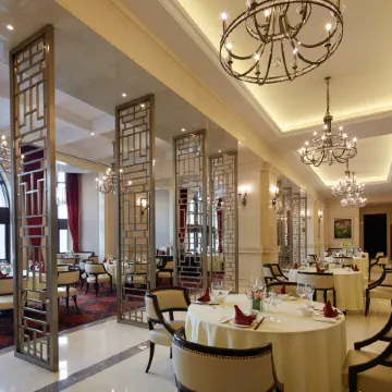 Yinrun Jinjiang Castle Hotel