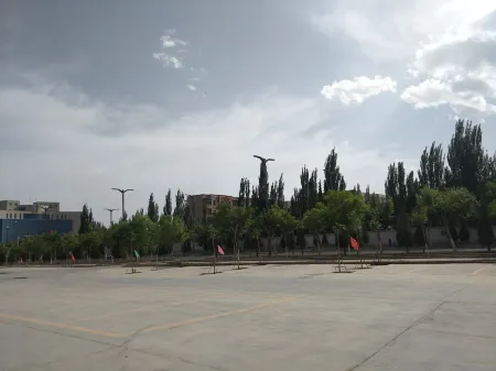 Baiwanjia Business Hotel Отели в г. Куча