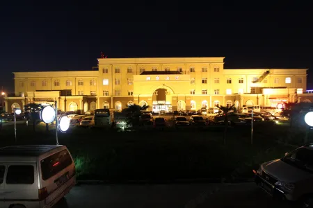 Yurong Shanzhuang Hotel Отели рядом с достопримечательностью «Wanshougong»