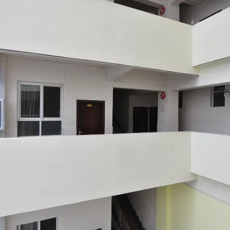 Menghai Tea City Business Hotel