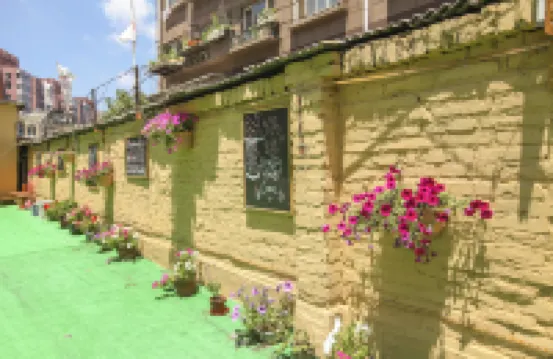 Rhino Holiday Inn (Near Dalian railway station)