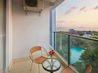 三亚椰之海海景度假公寓 - 豪华海景大床房