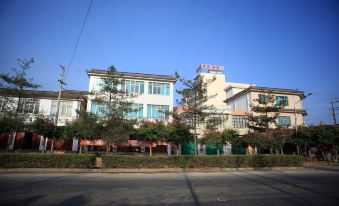Yiyuan Yixi Business Hotel