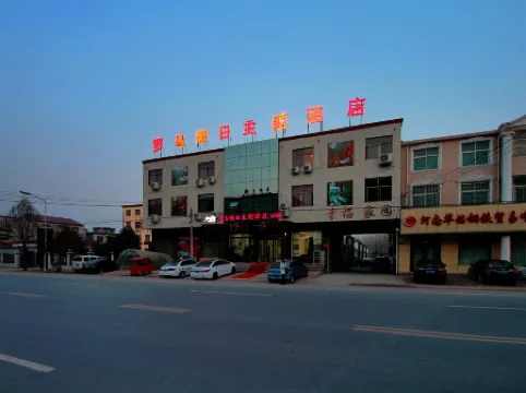 Holiday Theme Hotel Rome, Fengqiu Отели в г. Фэнцю
