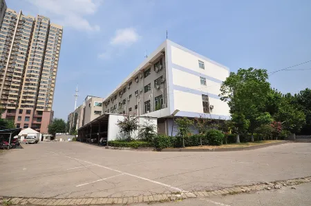 Homeinn Hotel (Nanjing  Museum University of Science and Technology Branch) Отели рядом с достопримечательностью «Nanjing University of Science and Technology»