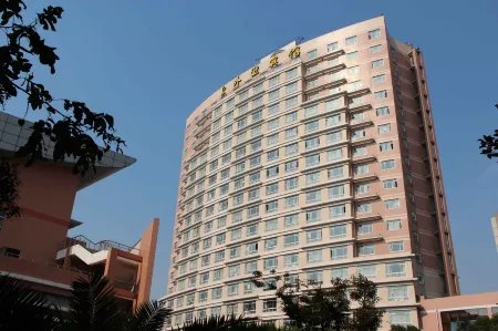 Shanghai SISU Guesthouse Отели рядом с достопримечательностью «Shanghai Institute for Youth Administration»