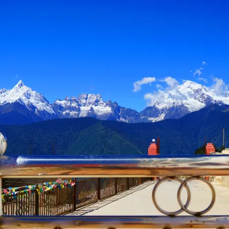 Pearl Laka Snow Mountain Landscape Hotel