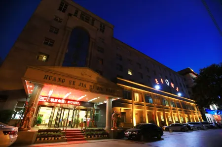 Liangqi Hotel (Luohe City Government Store) Отели рядом с достопримечательностью «Huanghe Square»