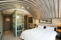 823Tourist Hotel