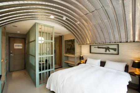 823Tourist Hotel