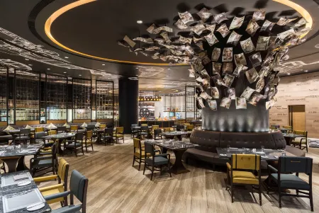 Studio City Hotel Отели рядом с достопримечательностью «Пляж Хак-Са»