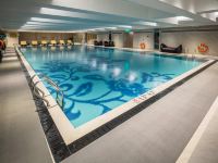 佛山希尔顿酒店 - 室内游泳池