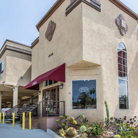 Econo Lodge Inn & Suites Fallbrook Downtown