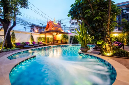Sunday Villa Sirilanna Hotel ワット パカオ寺院周辺のホテル