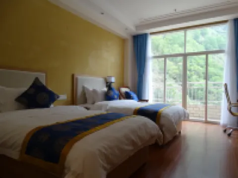 Jingda Riverside Hot Spring Hotel