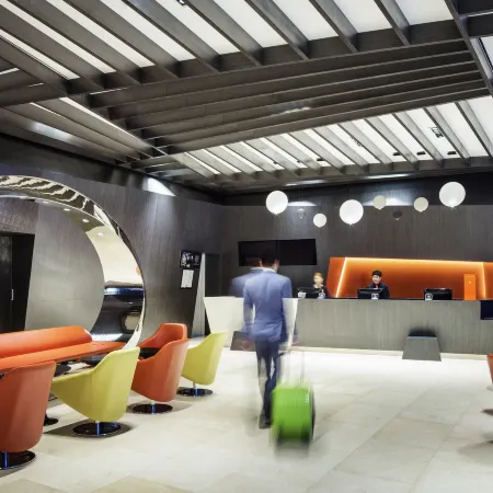 Ibis Styles Ambassador Seoul Gangnam Отели рядом с достопримечательностью «Станция метро Cheongdam»