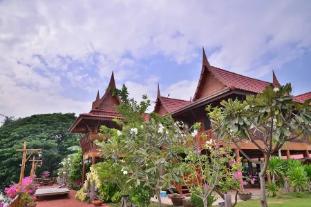 Athithara Homestay Отели рядом с достопримечательностью «Wat Tha Ka Rong»