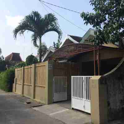 薩瑞小屋 Hotel Exterior