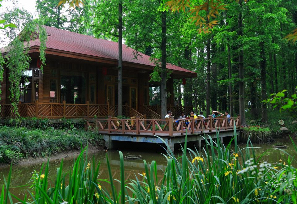 2. 이친위안 리조트..