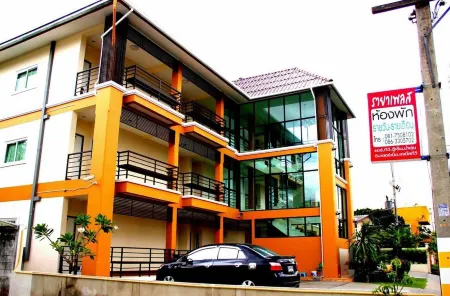 Raya Place Отели рядом с достопримечательностью «Chung Kai Allied War Cemetery»