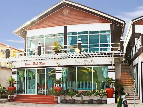 Baan Rak Nam - 2 ดาว