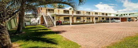 Paradise Lodge Motel Отели в г. Маккай