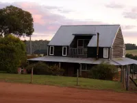 Pump Hill Farm Cottages Hotels in Pemberton