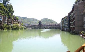 Miaoxianglou River View Inn