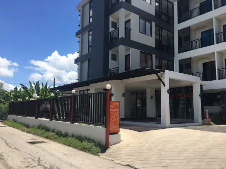 KP Place Отели рядом с достопримечательностью «Phra Prang Sam Yot»
