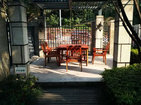 NanBin River scenery apartment hotel