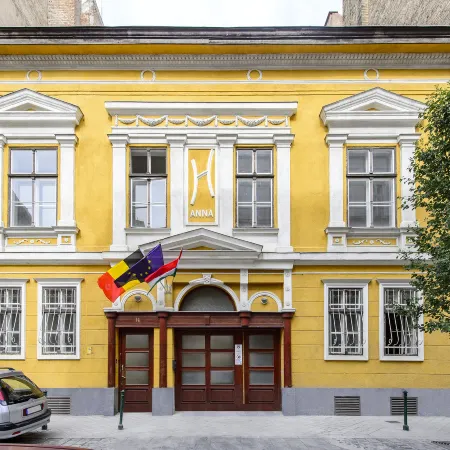 Three Corners Hotel Anna Отели рядом с достопримечательностью «Станция метро Corvin-negyed»