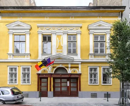 Three Corners Hotel Anna Отели рядом с достопримечательностью «Petofi Literary Museum (Petofi Irodalmi Muzeum)»