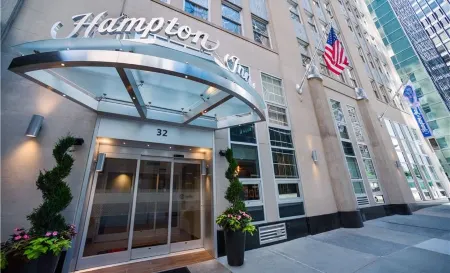 Hampton Inn Manhattan/Downtown-Financal District Отели рядом с достопримечательностью «St Elizabeth Ann Seton Shrine»