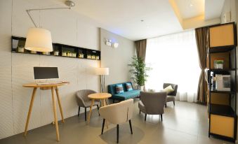 Ease Hotel (Shenzhen Pinghu Huanancheng, Dahuanggong Commercial Center)