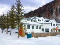 Xuexiang Lixuelijian Folk Inn Hotel dekat China's Snow Town