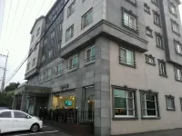 Seongsan Aqua Beach Hotel Hotels near Bong-Wonsa