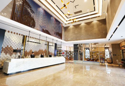 2. 아투어 호텔 항..