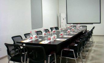 Congress Hotel (Jiashan Railway Station Hengli Plaza)