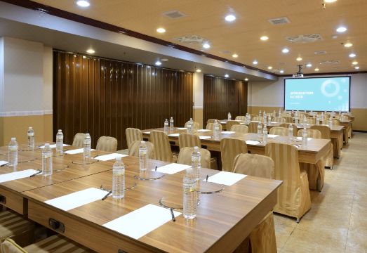 진사 레이크사이드 뷰 리조트 레스토랑