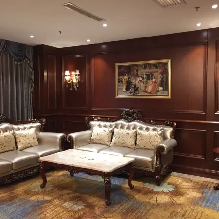 Lingyuan International Hotel