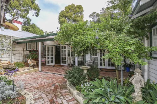 Rosebridge House Bed & Breakfast Adult Retreat Hotels in Gooseberry Hill