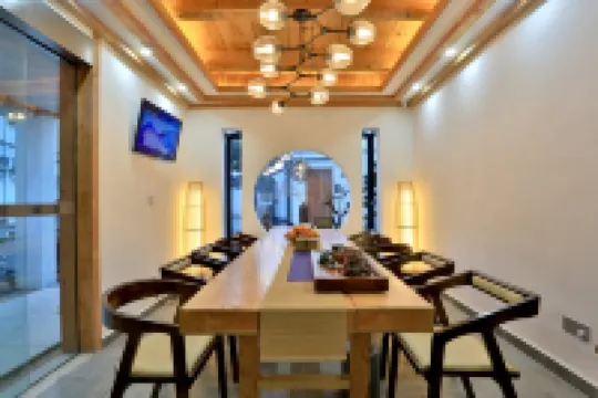Floral Hotel·Zerunju Light Luxury Hotel