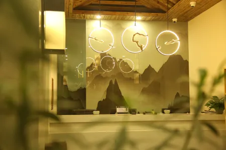 Jinhui Fashion Hotel Отели рядом с достопримечательностью «Baicheng Normal University»